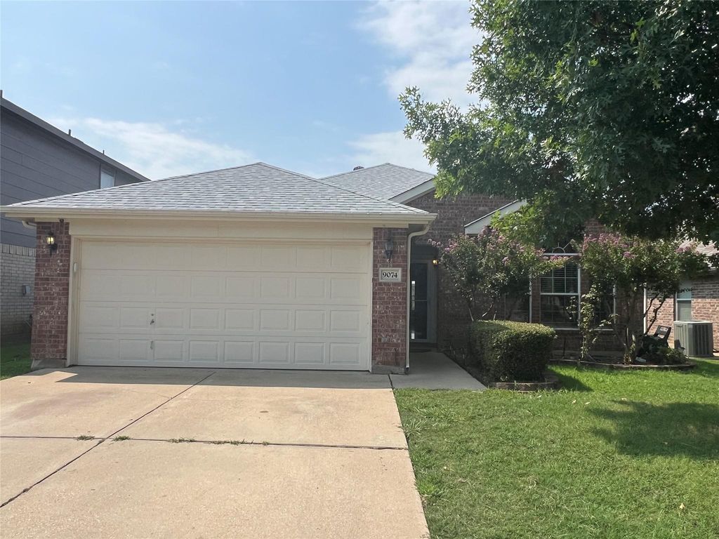 9074 River Falls Drive, Fort Worth, TX 76118