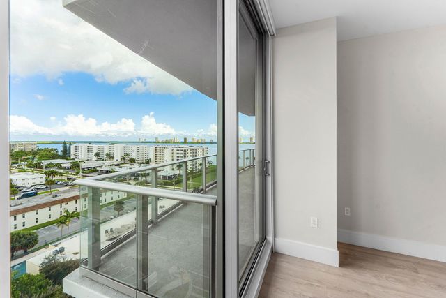 220 Lake Shore Drive 917, Lake Park, FL 33403