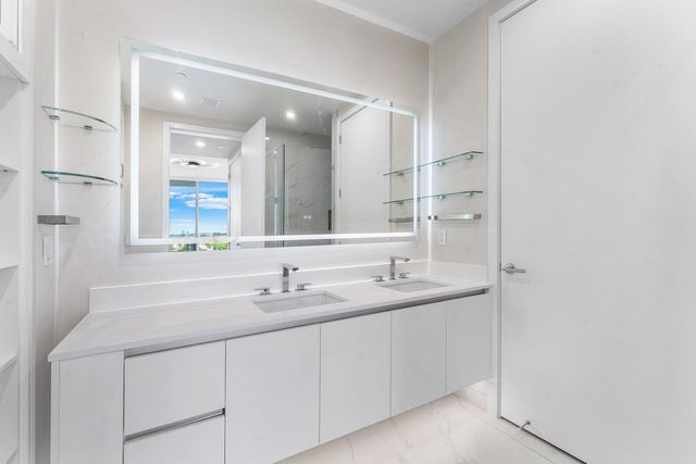 220 Lake Shore Drive 917, Lake Park, FL 33403
