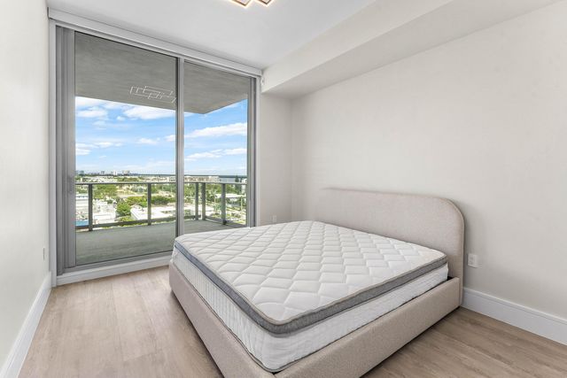 220 Lake Shore Drive 917, Lake Park, FL 33403