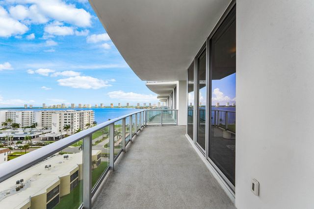 220 Lake Shore Drive 917, Lake Park, FL 33403