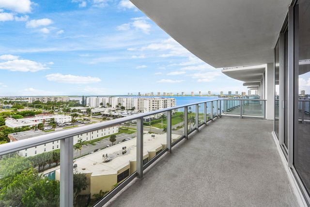 220 Lake Shore Drive 917, Lake Park, FL 33403