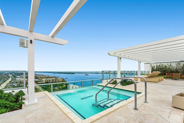 220 Lake Shore Drive 917, Lake Park, FL 33403