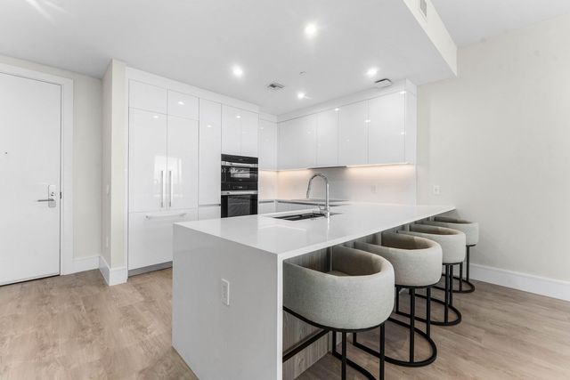 220 Lake Shore Drive 917, Lake Park, FL 33403