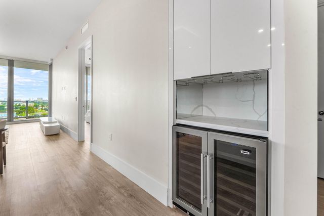 220 Lake Shore Drive 917, Lake Park, FL 33403