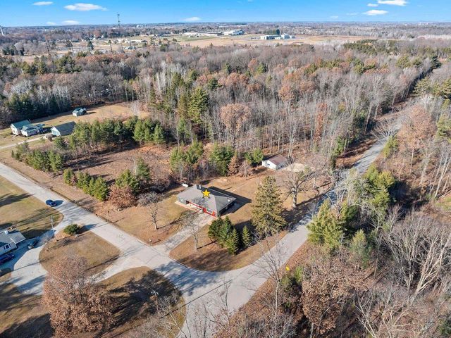 7106 GARBRECHT ROAD, Oconto Falls, WI 54154