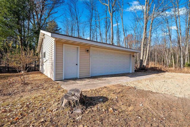 7106 GARBRECHT ROAD, Oconto Falls, WI 54154