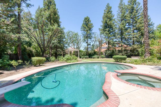 10340 N Sinclair, Fresno, CA 93720