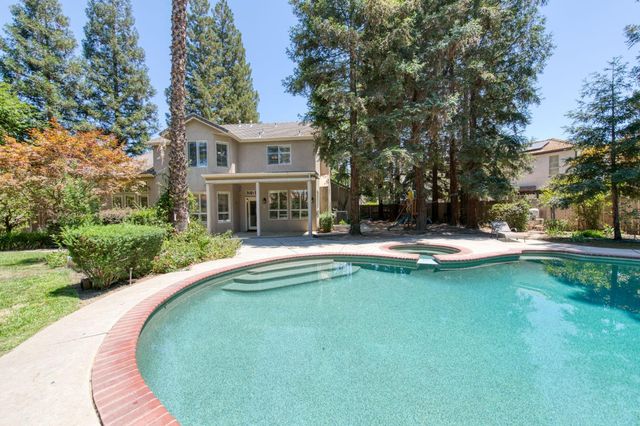 10340 N Sinclair, Fresno, CA 93720