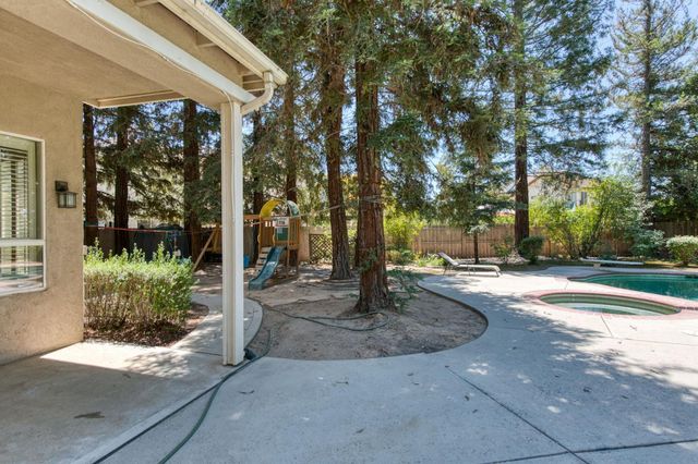 10340 N Sinclair, Fresno, CA 93720