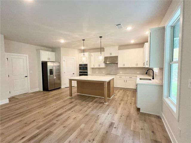 4310 Shirebrook Trail, Hoschton, GA 30548