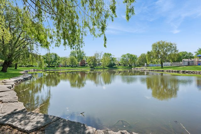 1171 Bunker Hill Court D, Wheaton, IL 60189