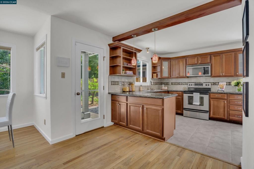 Image 1 of property listing at 144 Roslyn Dr, Concord, CA 94518