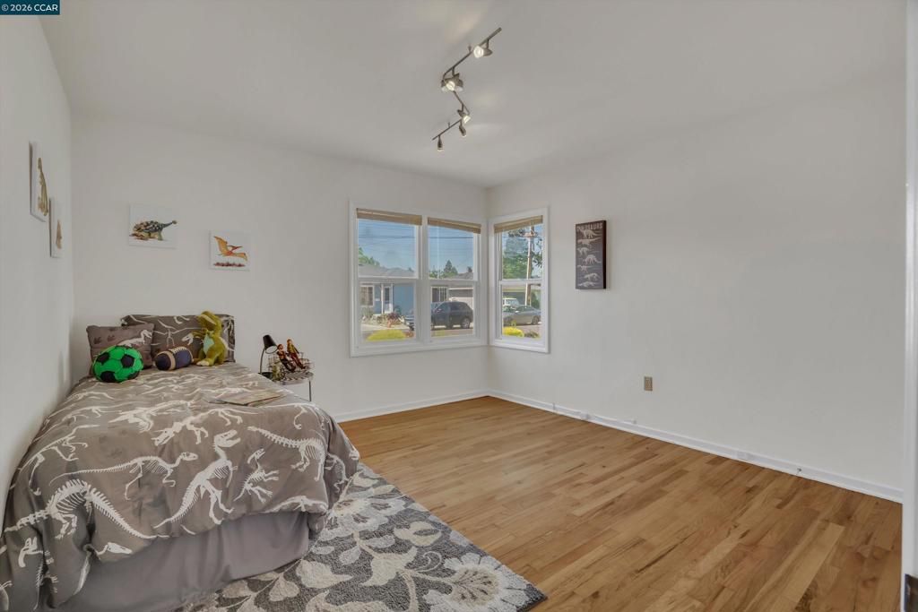 Image 12 of property listing at 144 Roslyn Dr, Concord, CA 94518