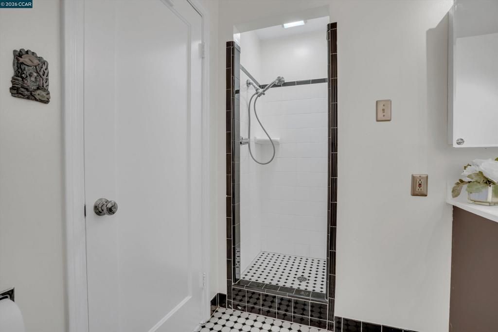 Image 15 of property listing at 144 Roslyn Dr, Concord, CA 94518
