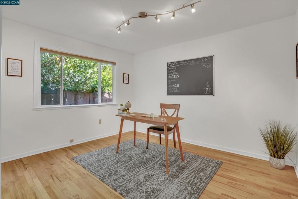 Image 16 of property listing at 144 Roslyn Dr, Concord, CA 94518