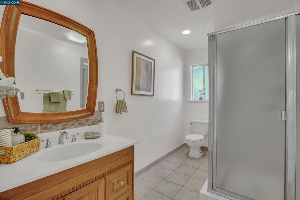 Image 18 of property listing at 144 Roslyn Dr, Concord, CA 94518