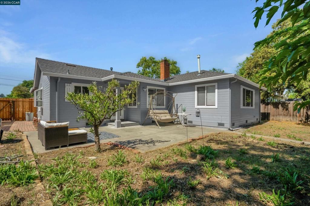 Image 24 of property listing at 144 Roslyn Dr, Concord, CA 94518