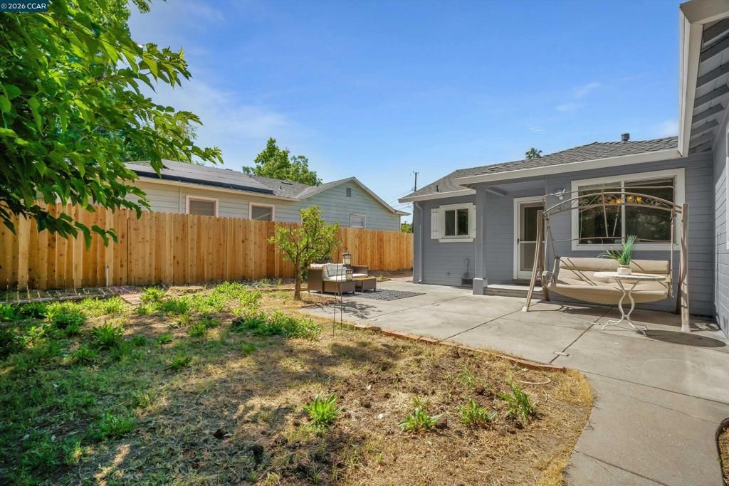 Image 25 of property listing at 144 Roslyn Dr, Concord, CA 94518