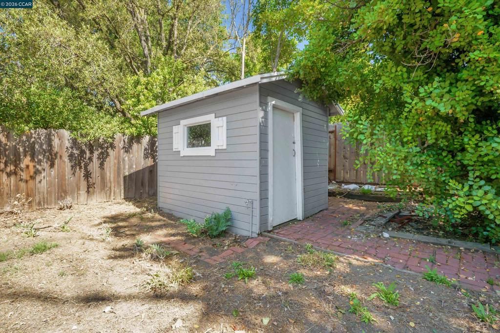 Image 28 of property listing at 144 Roslyn Dr, Concord, CA 94518