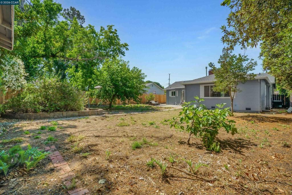 Image 29 of property listing at 144 Roslyn Dr, Concord, CA 94518