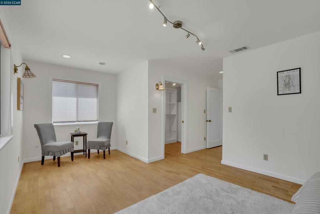 Image 31 of property listing at 144 Roslyn Dr, Concord, CA 94518