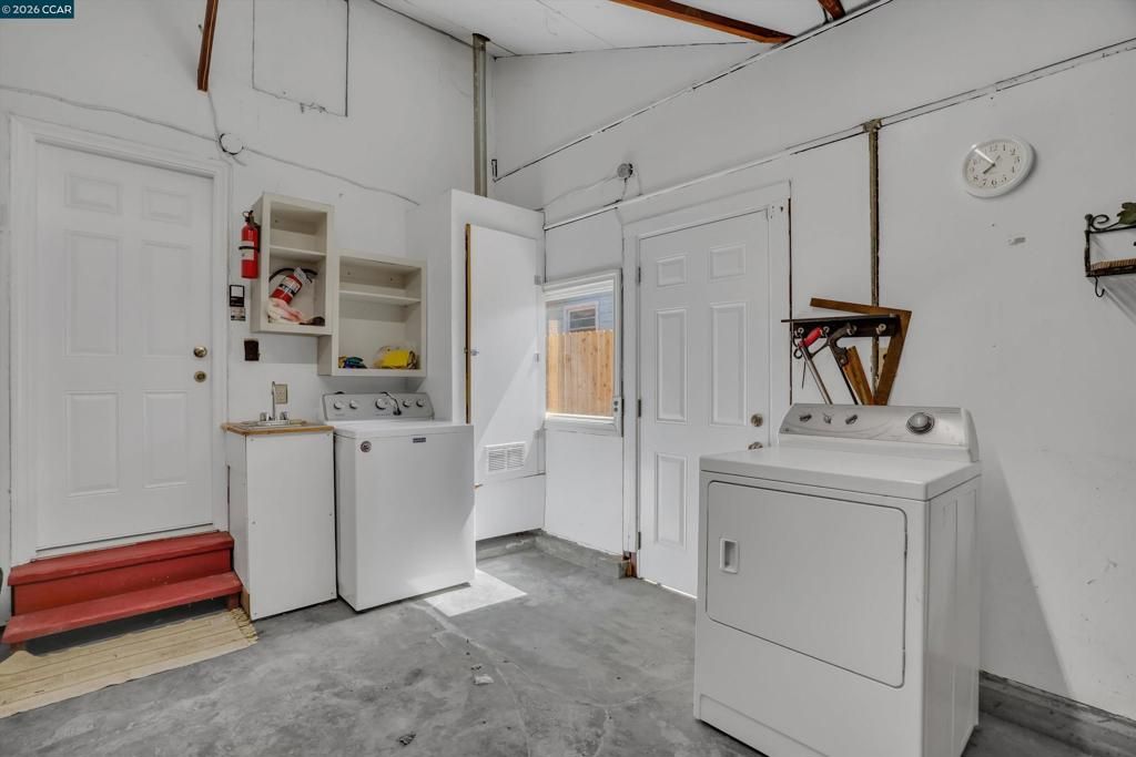 Image 32 of property listing at 144 Roslyn Dr, Concord, CA 94518