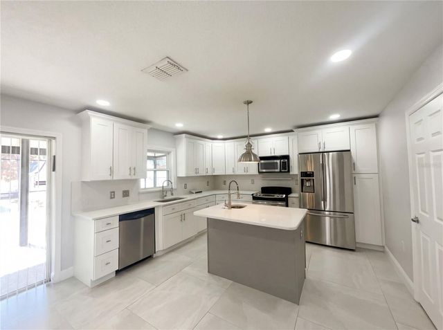 8286 SETTLERS CREEK LOOP, Lakeland, FL 33810