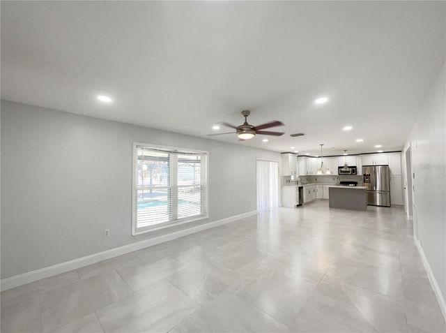 8286 SETTLERS CREEK LOOP, Lakeland, FL 33810