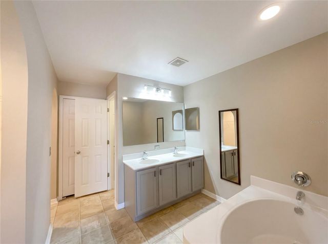 8286 SETTLERS CREEK LOOP, Lakeland, FL 33810