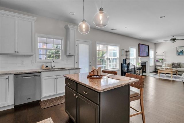 21 McGregor Cove, Newnan, GA 30265