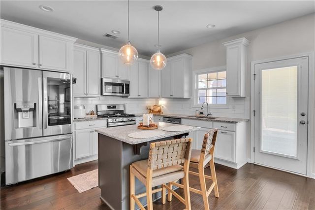 21 McGregor Cove, Newnan, GA 30265