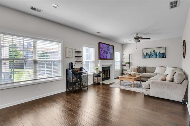 21 McGregor Cove, Newnan, GA 30265