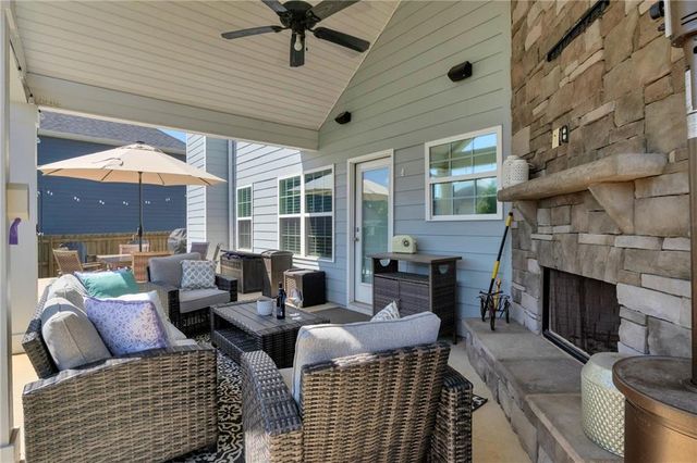 21 McGregor Cove, Newnan, GA 30265