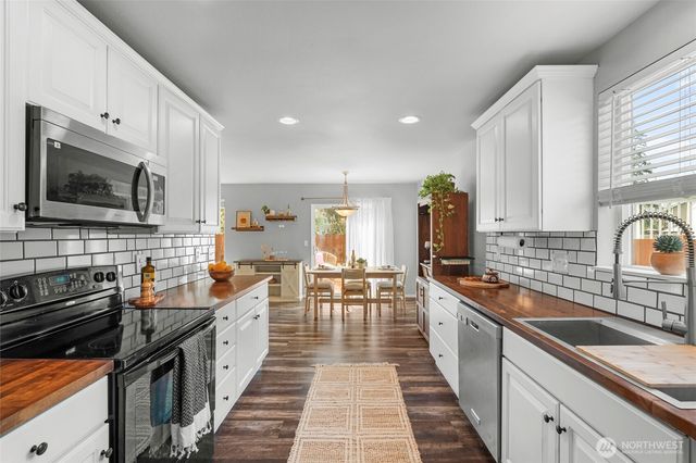 15837 104th Avenue SE, Yelm, WA 98597