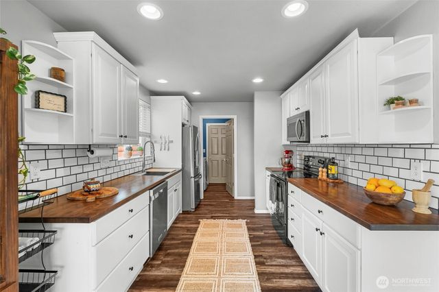 15837 104th Avenue SE, Yelm, WA 98597
