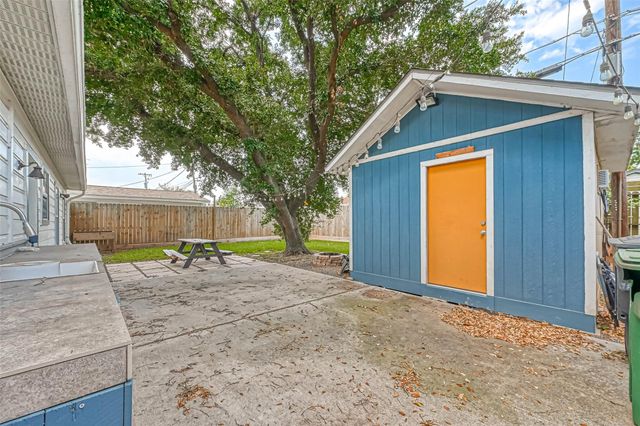 1639 Walton Street, Houston, TX 77009