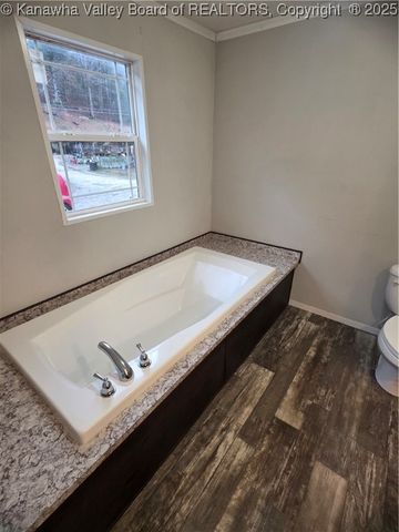 35 Lakeshore Drive, Chapmanville, WV 25508