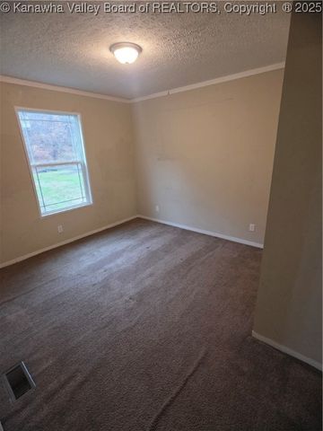 35 Lakeshore Drive, Chapmanville, WV 25508