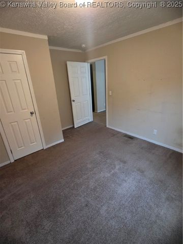 35 Lakeshore Drive, Chapmanville, WV 25508