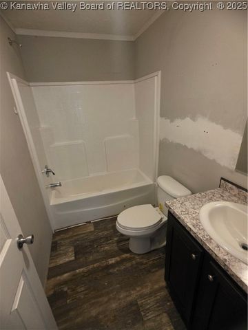 35 Lakeshore Drive, Chapmanville, WV 25508