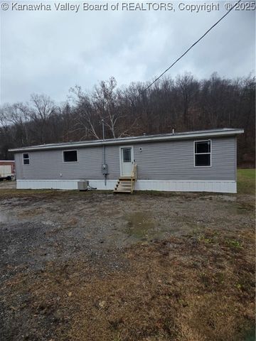 35 Lakeshore Drive, Chapmanville, WV 25508