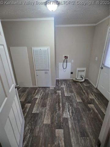 35 Lakeshore Drive, Chapmanville, WV 25508