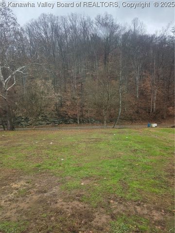 35 Lakeshore Drive, Chapmanville, WV 25508