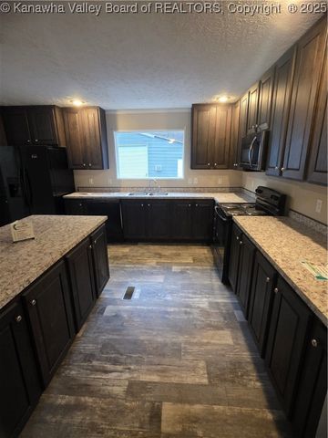 35 Lakeshore Drive, Chapmanville, WV 25508