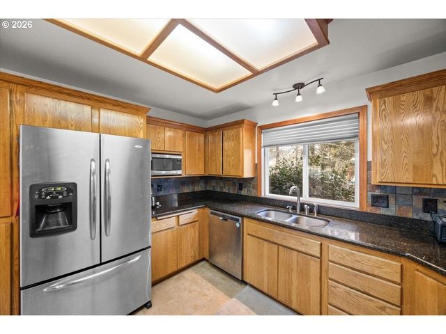 369 UPPER CAMP LOOP Rd, Roseburg, OR 97470