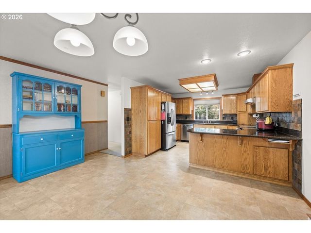 369 UPPER CAMP LOOP Rd, Roseburg, OR 97470