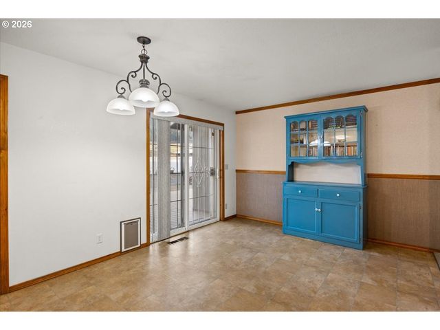 369 UPPER CAMP LOOP Rd, Roseburg, OR 97470