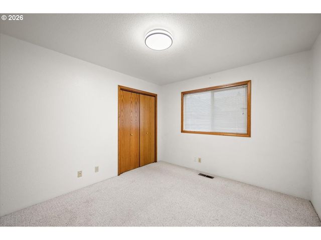 369 UPPER CAMP LOOP Rd, Roseburg, OR 97470