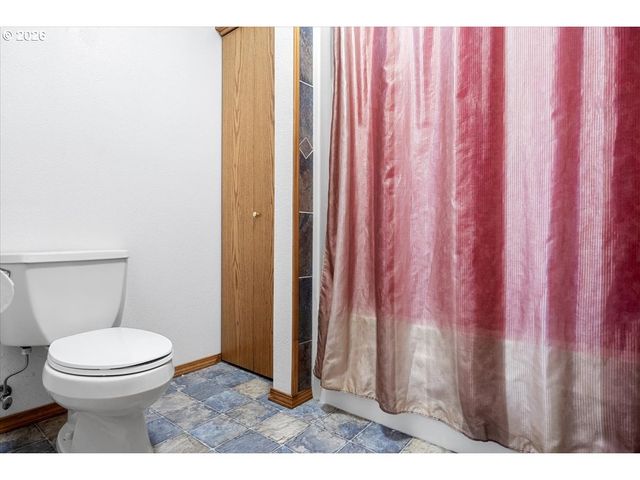 369 UPPER CAMP LOOP Rd, Roseburg, OR 97470